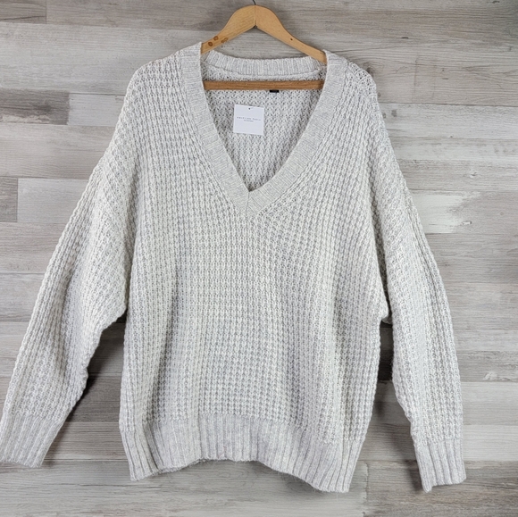 American Eagle Oversized Knit V Neck Light Gray Melange Sweater Large NWT - Picture 8 of 16